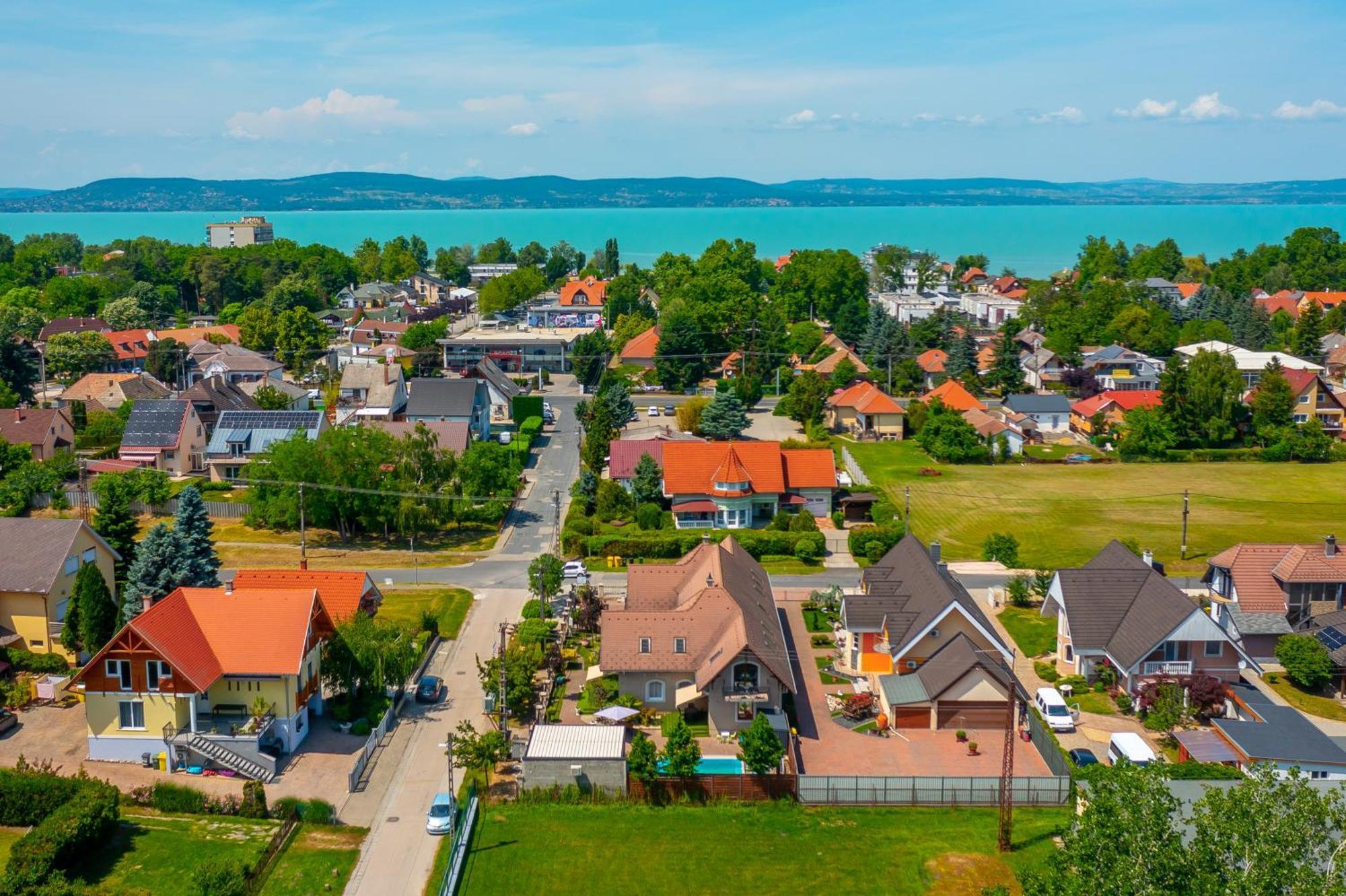 Helka Apartmanhaz Balatonlelle Exterior foto