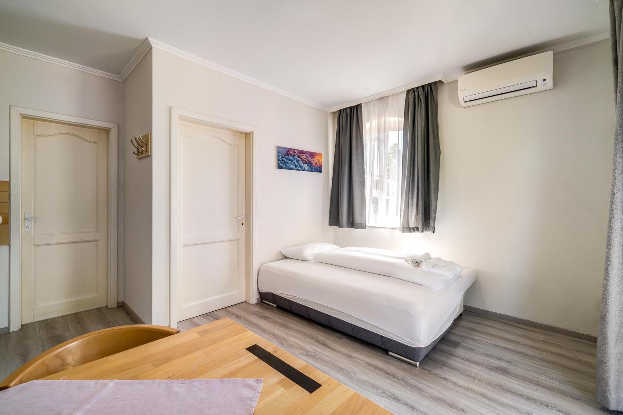 Helka Apartmanhaz Balatonlelle Exterior foto