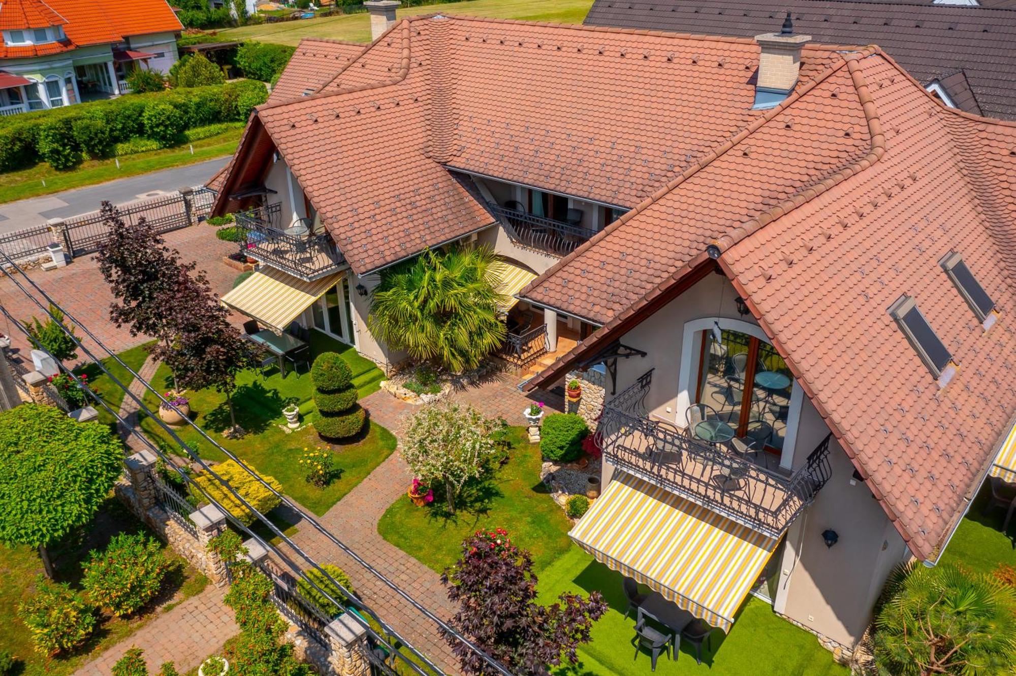 Helka Apartmanhaz Balatonlelle Exterior foto